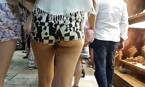 金のドレスを持ち上げるトイレでのオナニー。 女性 向け の 無料 アダルト