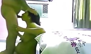 彼女のマスターの前で癌に苦しんでいるストッキングのメイド 女性 向け エロ 無料 動画