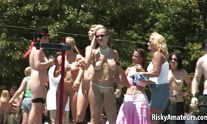 金髪ロシア弄男のサウナ エロ 動画 女性 向け マッサージ