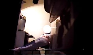 ロシアの母に白いストッキングが積による若い男 イケメン エロ 動画 無料