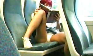 ブルネットやマッサージ、吸いコックと男性の猫を与える エロ 動画 女の子 用