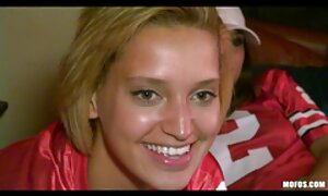 彼女の膣にバナナを挿入するNympho エロ 動画 女性 用