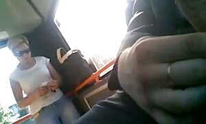 熟女取得彼女の滑りmasturbatedとともに巨大バイブレータ 無料 アダルト 動画 女性 向け