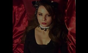 ルーシーワイルドキスとカーテン付きのベッドの中で庭でハハラとかみます 女性 向け えっち な 動画