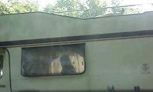 テーブルの上に69のポーズでcunnilingusをマッサージ師にするスキニークライアント 女性 用 アダルト 動画