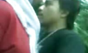 暗い肌の女の子は、ベッドの上に毛の帽子を持つ彼女のお尻に白い小屋を持っています 女性 向け エロ ビデオ 無料