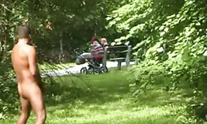Mulatti脱衣でフロントのウェブカメラと披露オフ彼女の入れ墨ボディ 女子 向け 無料 エロ 動画