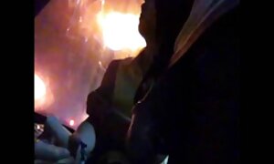 彼女のお尻に入れ墨を持つブロンドは、彼女が台所で汲み上げた男にフェラチオを与える えろ 女性 向け 無料