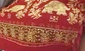彼女の側に入れ墨を持つ女の子は、候補者の陰茎を吸って膣に入れます アダルト 鈴木 一徹