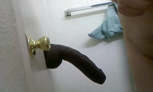 男はプールの近くで彼女のボーイフレンドのお尻を舐める アダルト 動画 女性 向け 無料